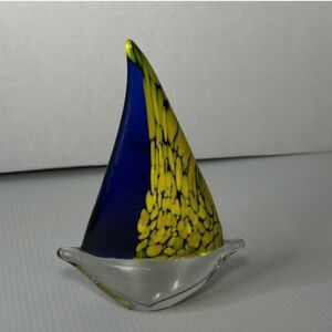 Vinci Dynasty Gallery 6.25" Hand Fused Art Glass Sailboat Figurine/Paperweight